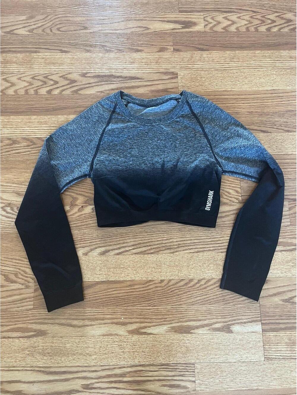 Gymshark women’s crop top (Medium)
